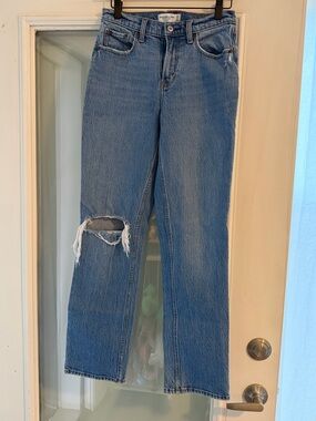 Abercrombie & Fitch The 90s Straight
Mid Rise Curve Love- Size 25 - Distressed